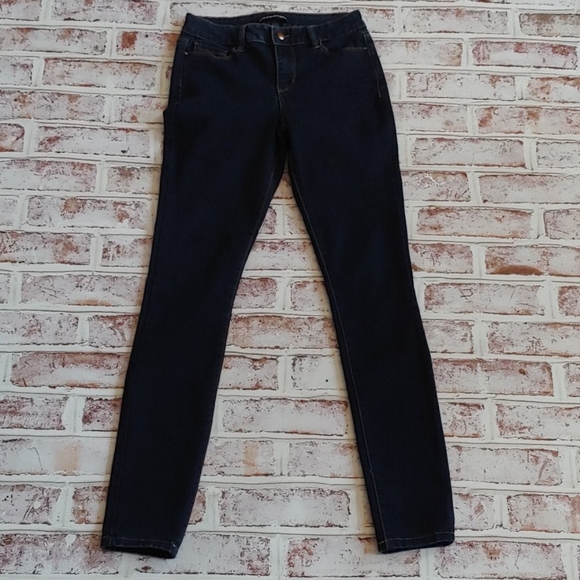 Pouredinblue jeans - Picture 1 of 3